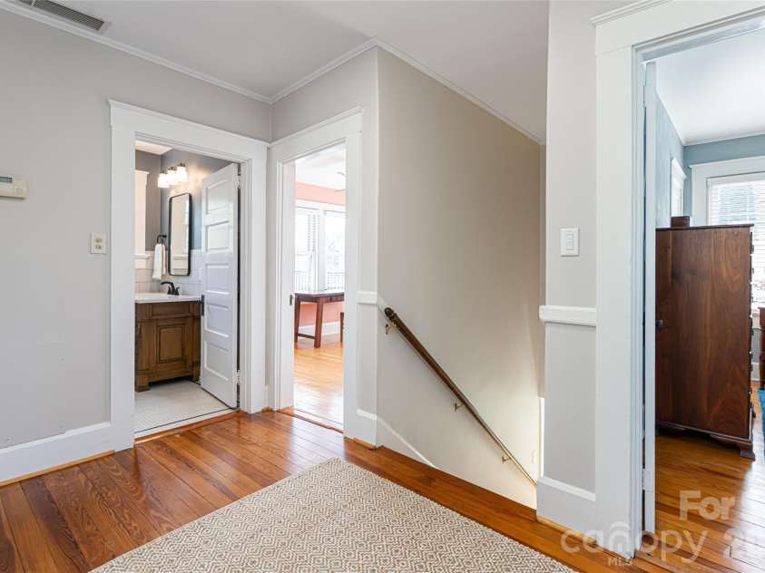 18 Edgemont Road, Asheville, NC 28801.  MLS# CAR4352399, YatesRealty ID 30231. 