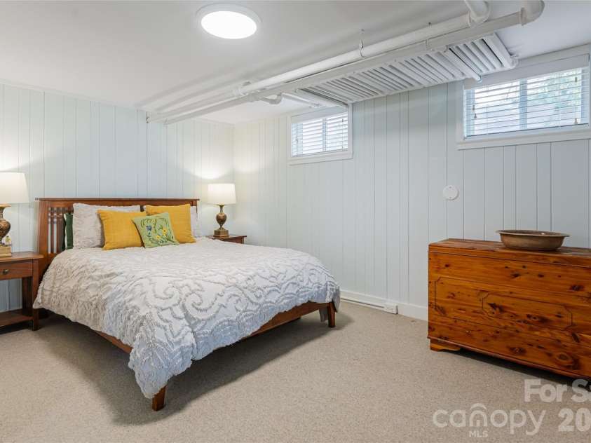 18 Edgemont Road, Asheville, NC 28801.  MLS# CAR4352399, YatesRealty ID 30231. 