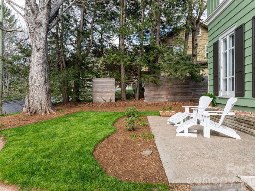 18 Edgemont Road, Asheville, NC 28801.  MLS# CAR4352399, YatesRealty ID 30231. 