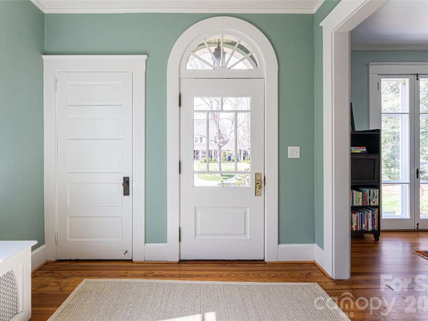 18 Edgemont Road, Asheville, NC 28801.  MLS# CAR4352399, YatesRealty ID 30231. 