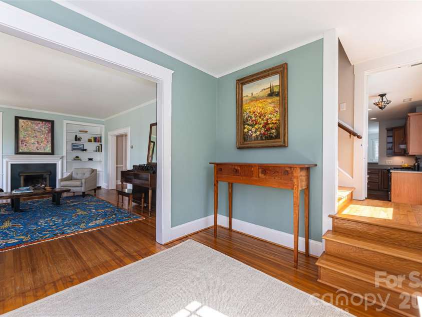 18 Edgemont Road, Asheville, NC 28801.  MLS# CAR4352399, YatesRealty ID 30231. 