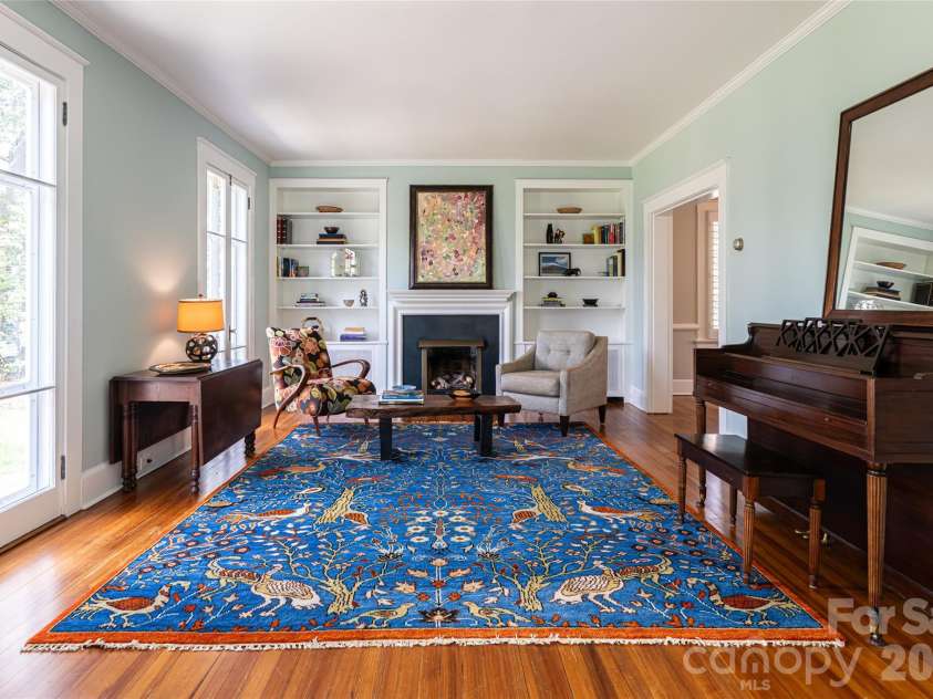 18 Edgemont Road, Asheville, NC 28801.  MLS# CAR4352399, YatesRealty ID 30231. 