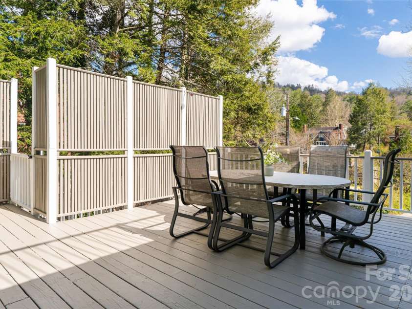 18 Edgemont Road, Asheville, NC 28801.  MLS# CAR4352399, YatesRealty ID 30231. 