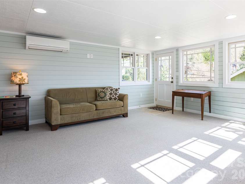 18 Edgemont Road, Asheville, NC 28801.  MLS# CAR4352399, YatesRealty ID 30231. 