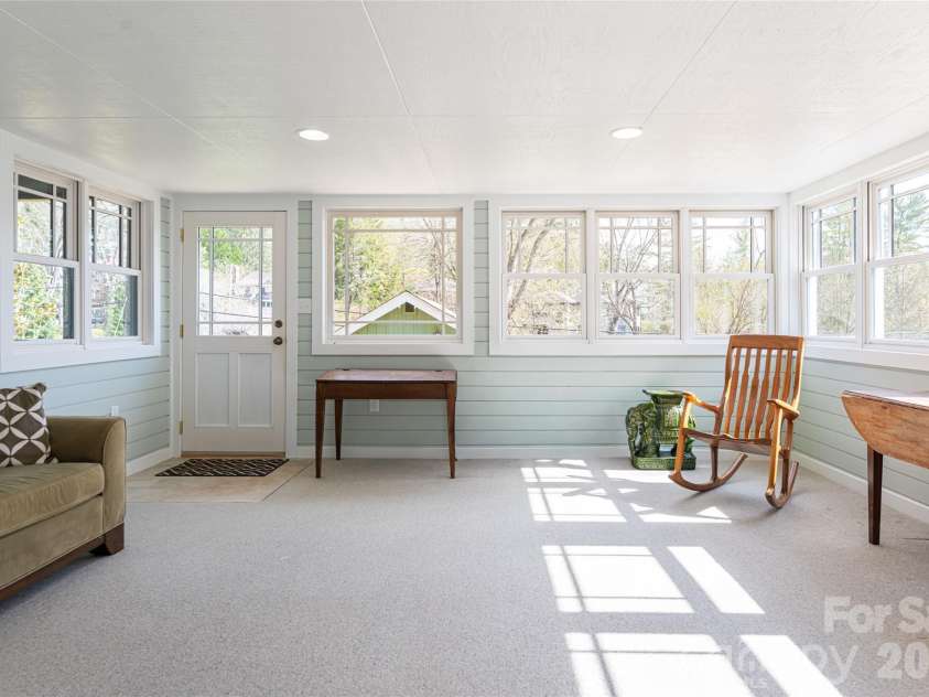 18 Edgemont Road, Asheville, NC 28801.  MLS# CAR4352399, YatesRealty ID 30231. 