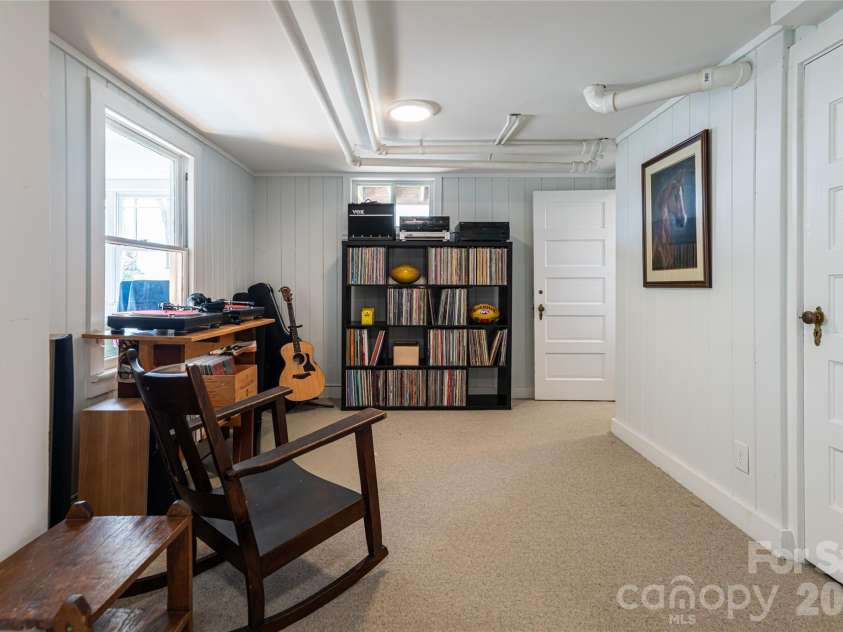 18 Edgemont Road, Asheville, NC 28801.  MLS# CAR4352399, YatesRealty ID 30231. 