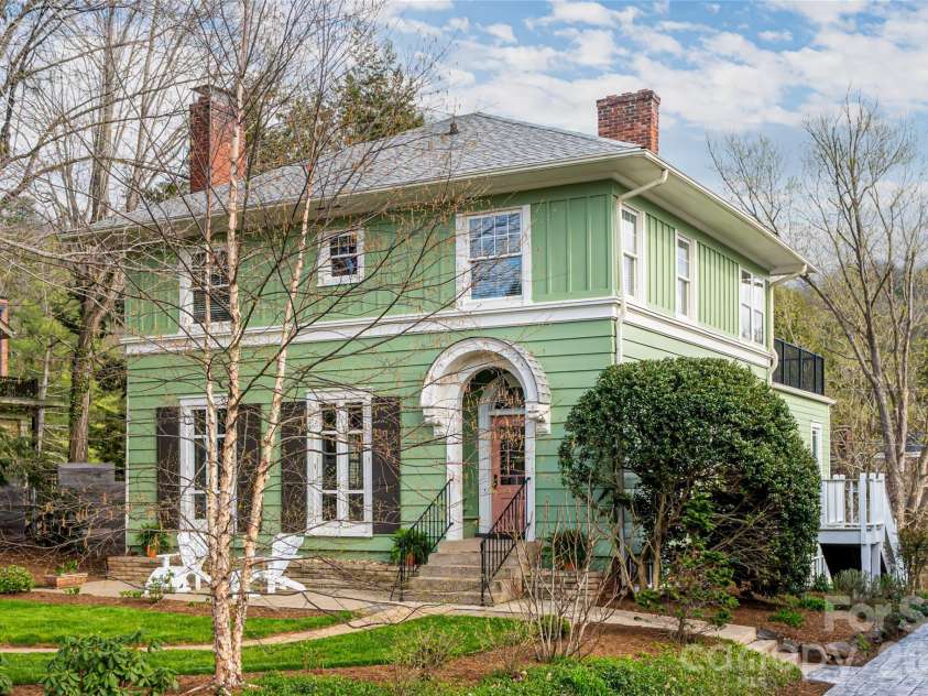 18 Edgemont Road, Asheville, NC 28801.  MLS# CAR4352399, YatesRealty ID 30231. 