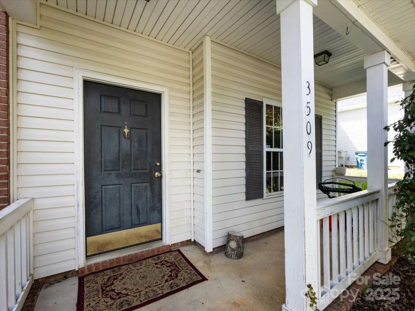 3509 Joel Turner Drive, Charlotte, NC 28216.  MLS# CAR4283361, YatesRealty ID 30232. 