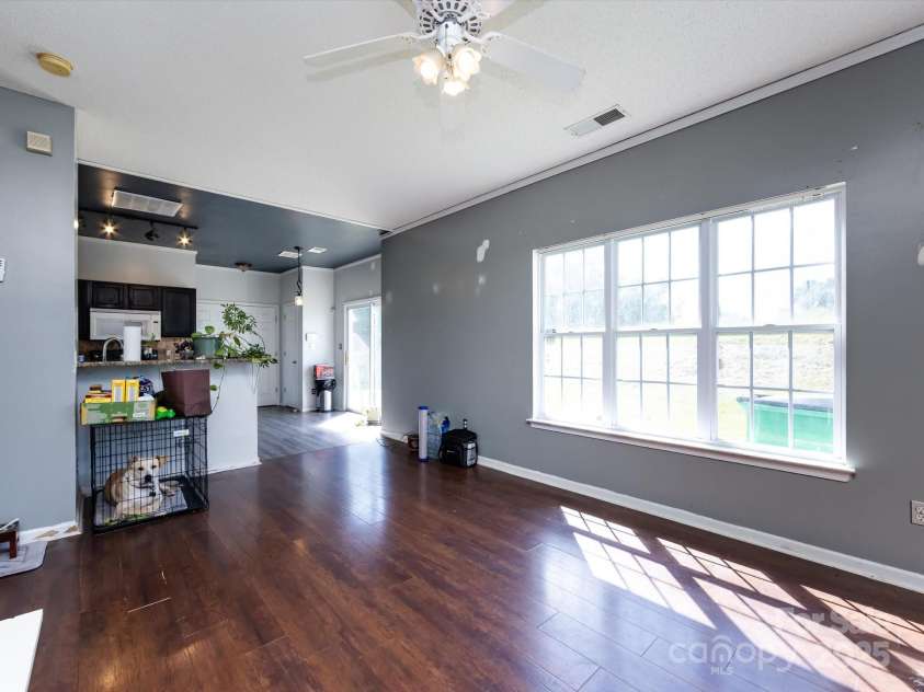 3509 Joel Turner Drive, Charlotte, NC 28216.  MLS# CAR4283361, YatesRealty ID 30232. 