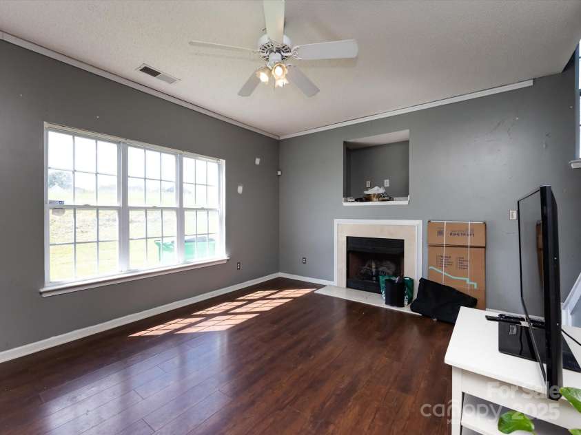 3509 Joel Turner Drive, Charlotte, NC 28216.  MLS# CAR4283361, YatesRealty ID 30232. 