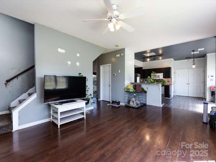 3509 Joel Turner Drive, Charlotte, NC 28216.  MLS# CAR4283361, YatesRealty ID 30232. 