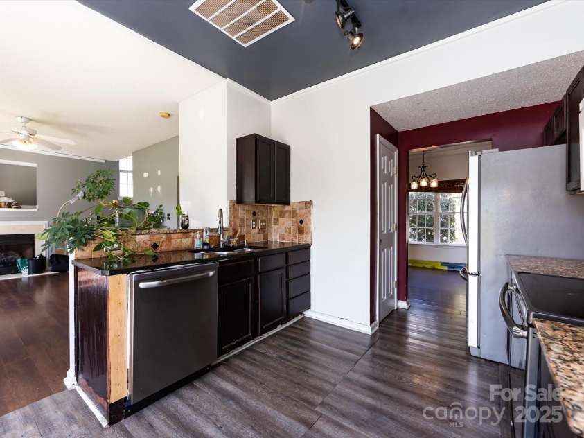 3509 Joel Turner Drive, Charlotte, NC 28216.  MLS# CAR4283361, YatesRealty ID 30232. 