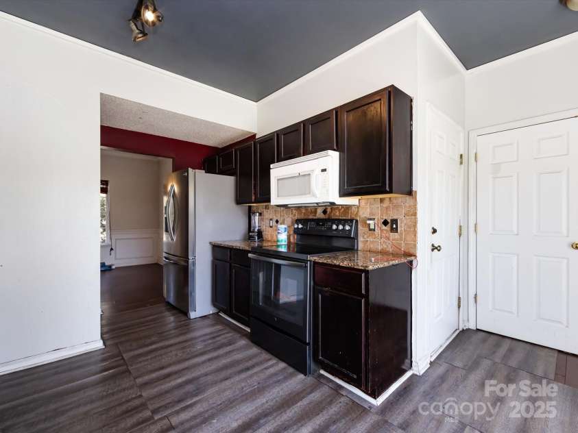 3509 Joel Turner Drive, Charlotte, NC 28216.  MLS# CAR4283361, YatesRealty ID 30232. 