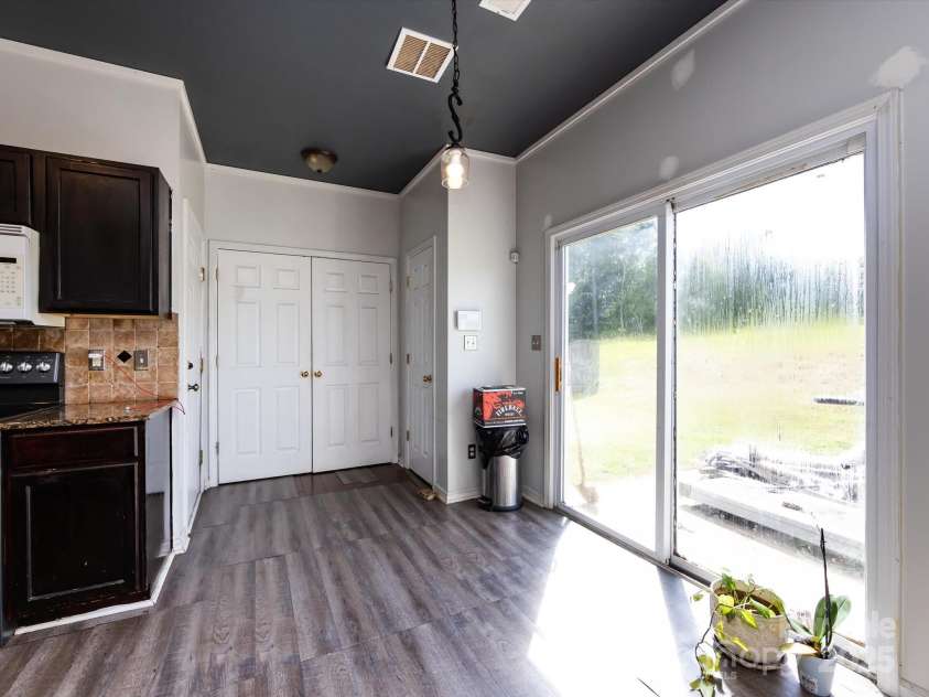 3509 Joel Turner Drive, Charlotte, NC 28216.  MLS# CAR4283361, YatesRealty ID 30232. 