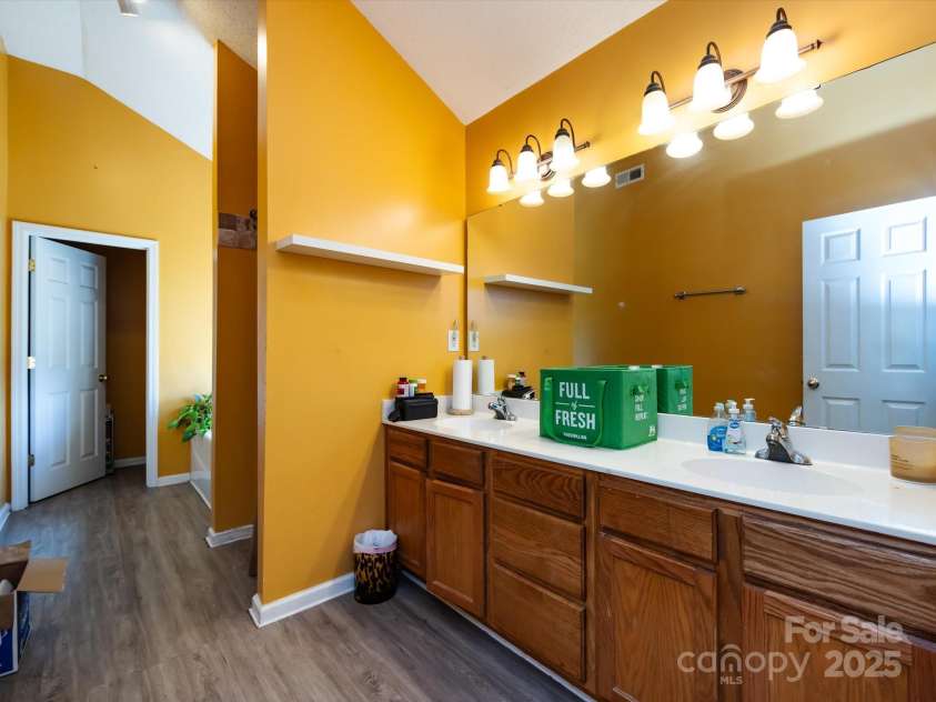 3509 Joel Turner Drive, Charlotte, NC 28216.  MLS# CAR4283361, YatesRealty ID 30232. 