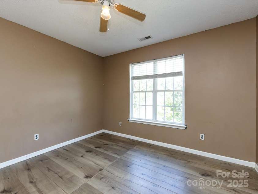 3509 Joel Turner Drive, Charlotte, NC 28216.  MLS# CAR4283361, YatesRealty ID 30232. 