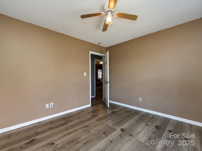 3509 Joel Turner Drive, Charlotte, NC 28216.  MLS# CAR4283361, YatesRealty ID 30232. 