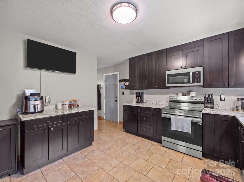 50 Baldwin Road, Arden, NC 28704.  MLS# CAR4288417, YatesRealty ID 30233. 