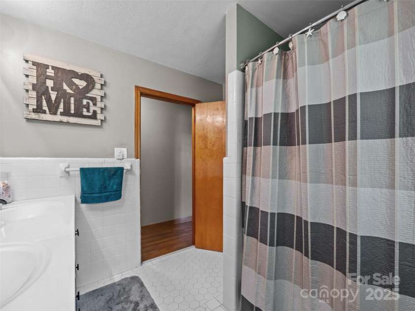 50 Baldwin Road, Arden, NC 28704.  MLS# CAR4288417, YatesRealty ID 30233. 