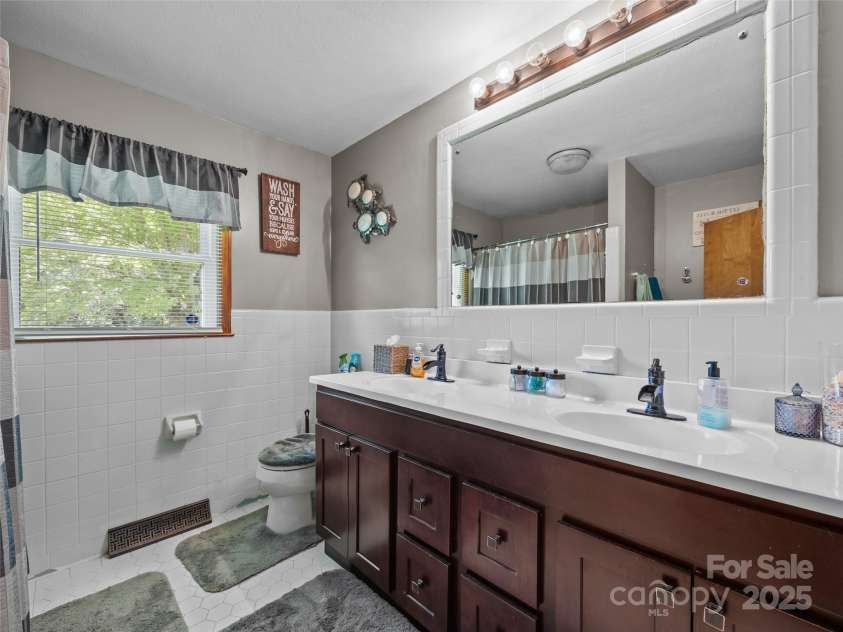 50 Baldwin Road, Arden, NC 28704.  MLS# CAR4288417, YatesRealty ID 30233. Spacious and clean bathroom