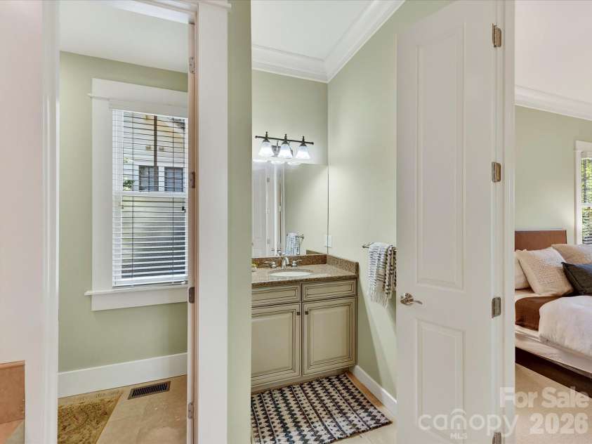 514 Magnolia Avenue, Charlotte, NC 28203.  MLS# CAR4372489, YatesRealty ID 30233. 