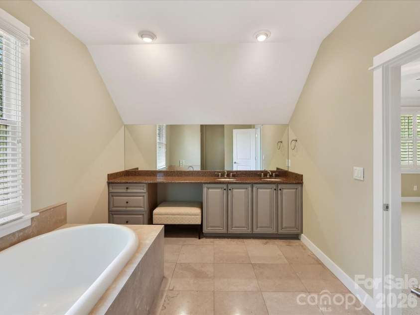 514 Magnolia Avenue, Charlotte, NC 28203.  MLS# CAR4372489, YatesRealty ID 30233. 