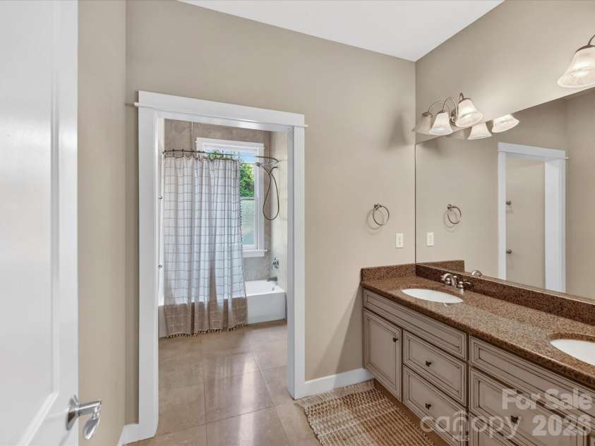 514 Magnolia Avenue, Charlotte, NC 28203.  MLS# CAR4372489, YatesRealty ID 30233. 