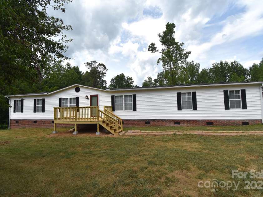 106 Holden Drive, Grover, NC 28073.  MLS# CAR4281680, YatesRealty ID 30234. 