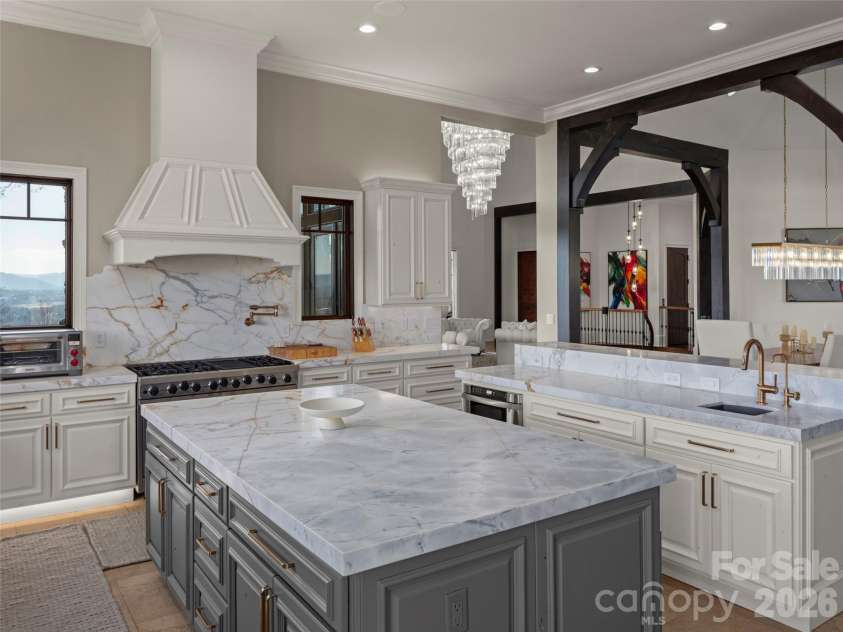 47 Ridge Pine Trail, Arden, NC 28704.  MLS# CAR4370746, YatesRealty ID 30234. Kitchen