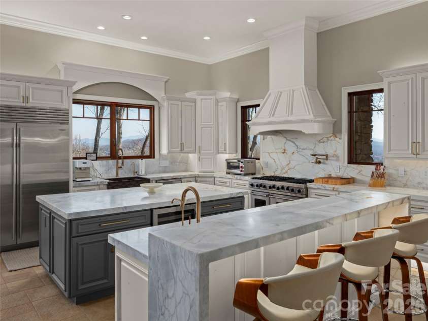47 Ridge Pine Trail, Arden, NC 28704.  MLS# CAR4370746, YatesRealty ID 30234. Kitchen