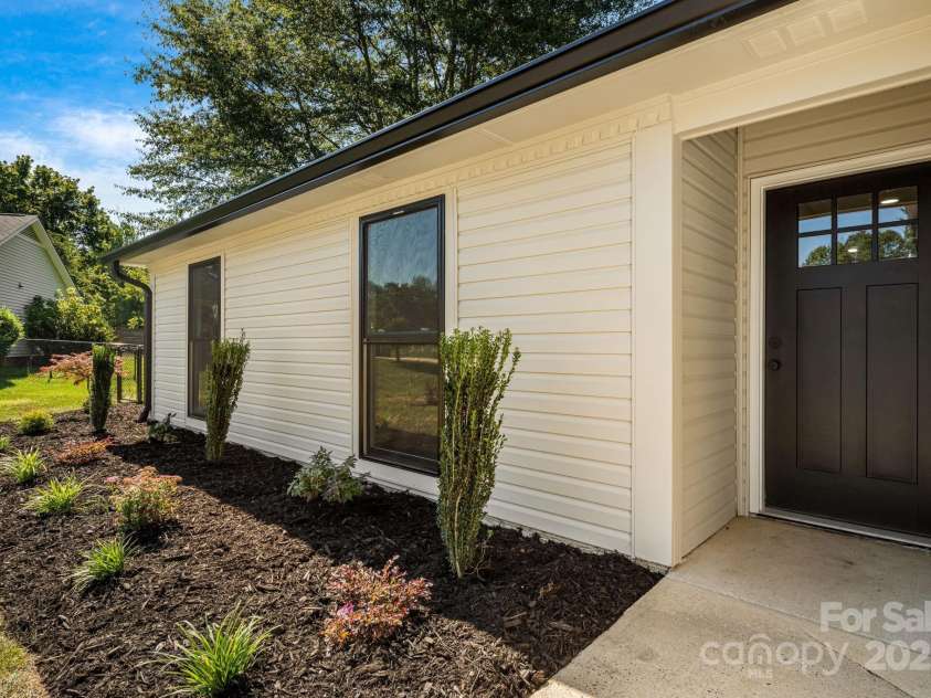 64 Southchase Drive, Fletcher, NC 28732.  MLS# CAR4288102, YatesRealty ID 30236. 