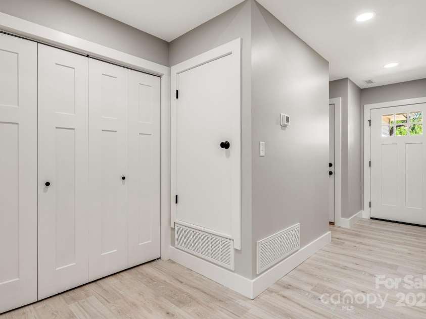64 Southchase Drive, Fletcher, NC 28732.  MLS# CAR4288102, YatesRealty ID 30236. 