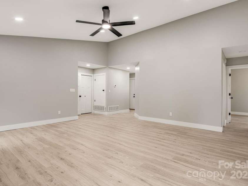 64 Southchase Drive, Fletcher, NC 28732.  MLS# CAR4288102, YatesRealty ID 30236. 
