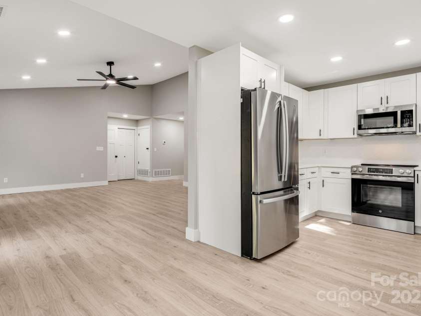 64 Southchase Drive, Fletcher, NC 28732.  MLS# CAR4288102, YatesRealty ID 30236. 