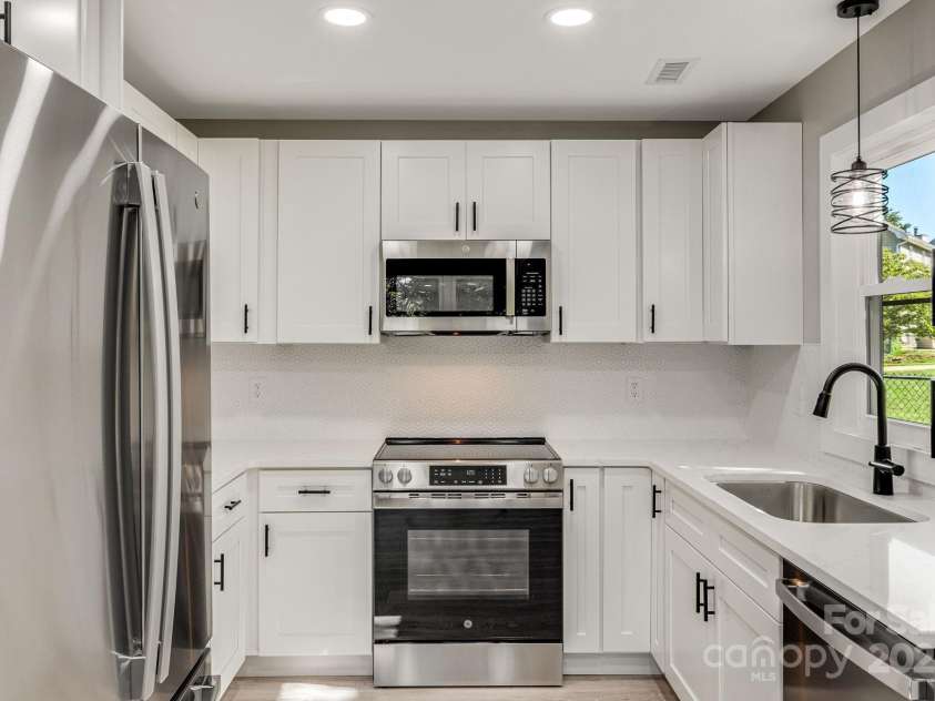64 Southchase Drive, Fletcher, NC 28732.  MLS# CAR4288102, YatesRealty ID 30236. 