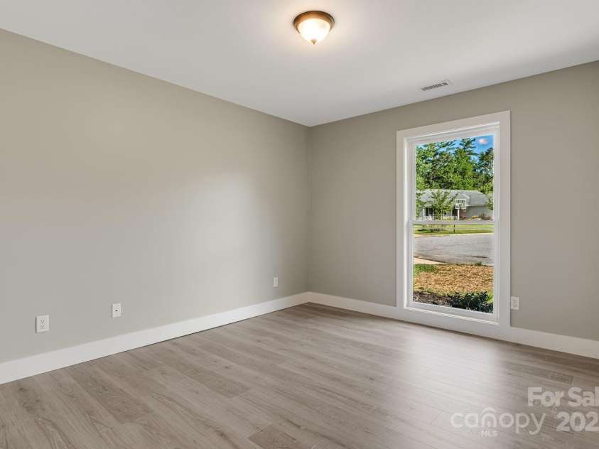 64 Southchase Drive, Fletcher, NC 28732.  MLS# CAR4288102, YatesRealty ID 30236. 