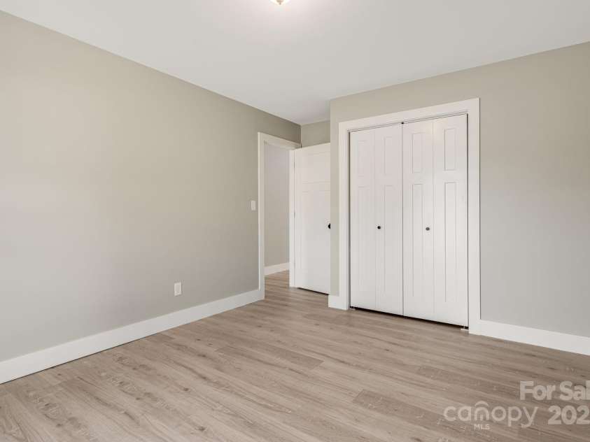 64 Southchase Drive, Fletcher, NC 28732.  MLS# CAR4288102, YatesRealty ID 30236. 