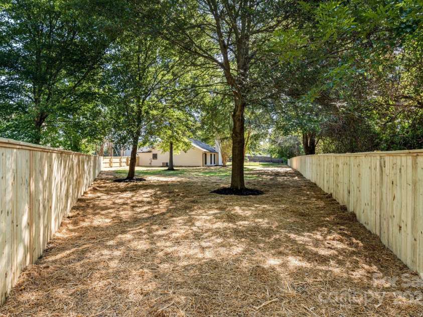 64 Southchase Drive, Fletcher, NC 28732.  MLS# CAR4288102, YatesRealty ID 30236. 