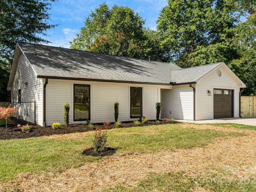 64 Southchase Drive, Fletcher, NC 28732.  MLS# CAR4288102, YatesRealty ID 30236. 