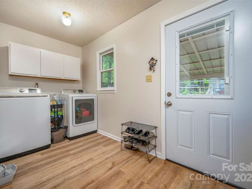 47 Granny Apple Road, Hendersonville, NC 28792.  MLS# CAR4279433, YatesRealty ID 30237. Laundry room