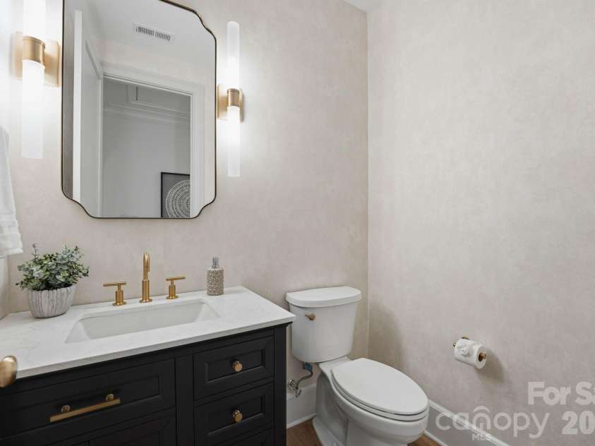 6133 Creola Road, Charlotte, NC 28270.  MLS# CAR4376320, YatesRealty ID 30237. Half Bath on Upper Level