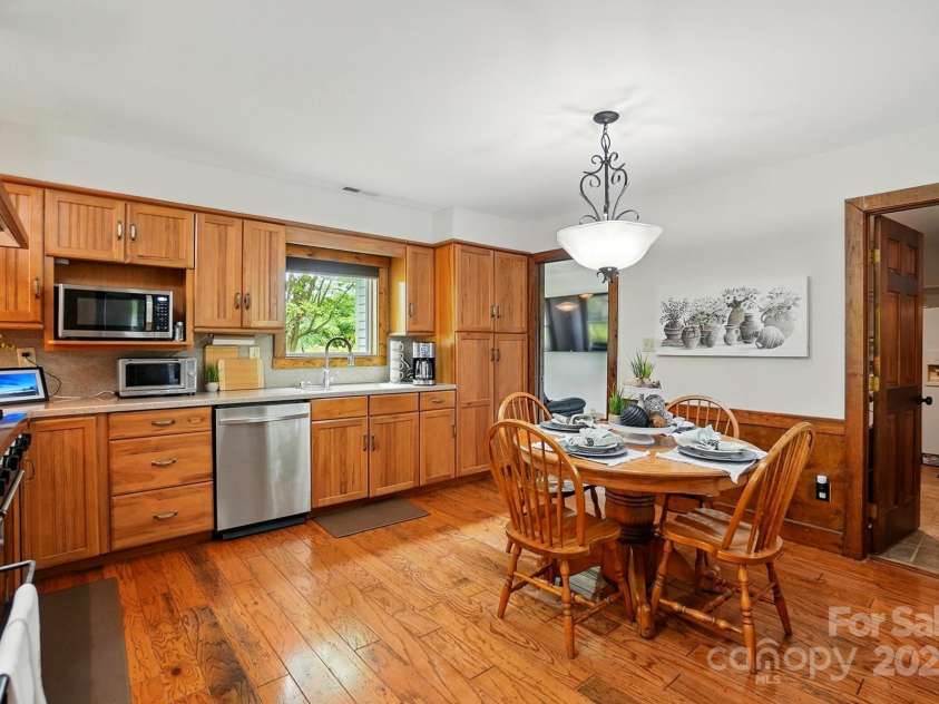 7204 NC 218 Highway, Marshville, NC 28103.  MLS# CAR4273852, YatesRealty ID 30238. Stunning Kitchen 