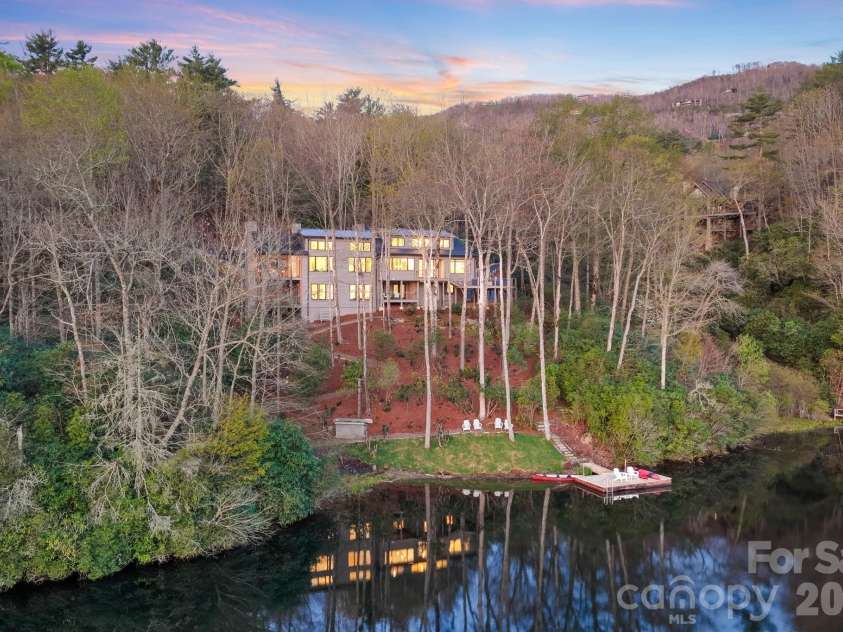 95 Cardinal Trace, Lake Toxaway, NC 28747.  MLS# CAR4376336, YatesRealty ID 30238. 95 Cardinal Tr
