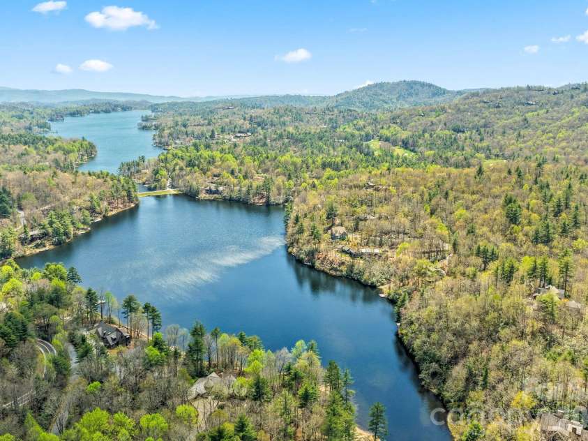95 Cardinal Trace, Lake Toxaway, NC 28747.  MLS# CAR4376336, YatesRealty ID 30238. 95 Cardinal Tr