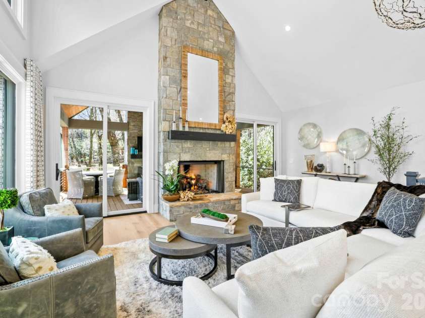 95 Cardinal Trace, Lake Toxaway, NC 28747.  MLS# CAR4376336, YatesRealty ID 30238. Great Rm
