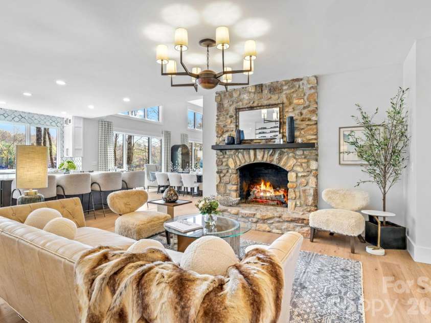 95 Cardinal Trace, Lake Toxaway, NC 28747.  MLS# CAR4376336, YatesRealty ID 30238. Hearth Rm