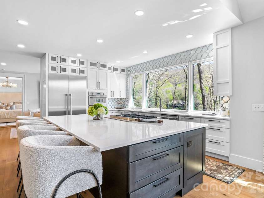 95 Cardinal Trace, Lake Toxaway, NC 28747.  MLS# CAR4376336, YatesRealty ID 30238. Kitchen
