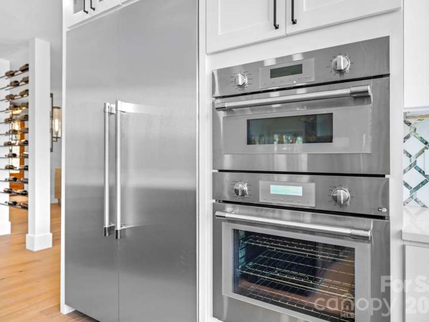 95 Cardinal Trace, Lake Toxaway, NC 28747.  MLS# CAR4376336, YatesRealty ID 30238. Kitchen