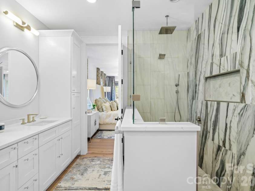95 Cardinal Trace, Lake Toxaway, NC 28747.  MLS# CAR4376336, YatesRealty ID 30238. Primary Bath