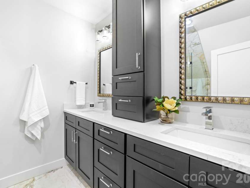 95 Cardinal Trace, Lake Toxaway, NC 28747.  MLS# CAR4431327, YatesRealty ID 30238. Ensuite Bath #2